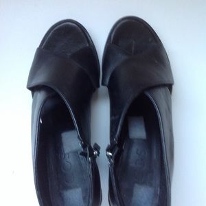 Black shoes, size 40